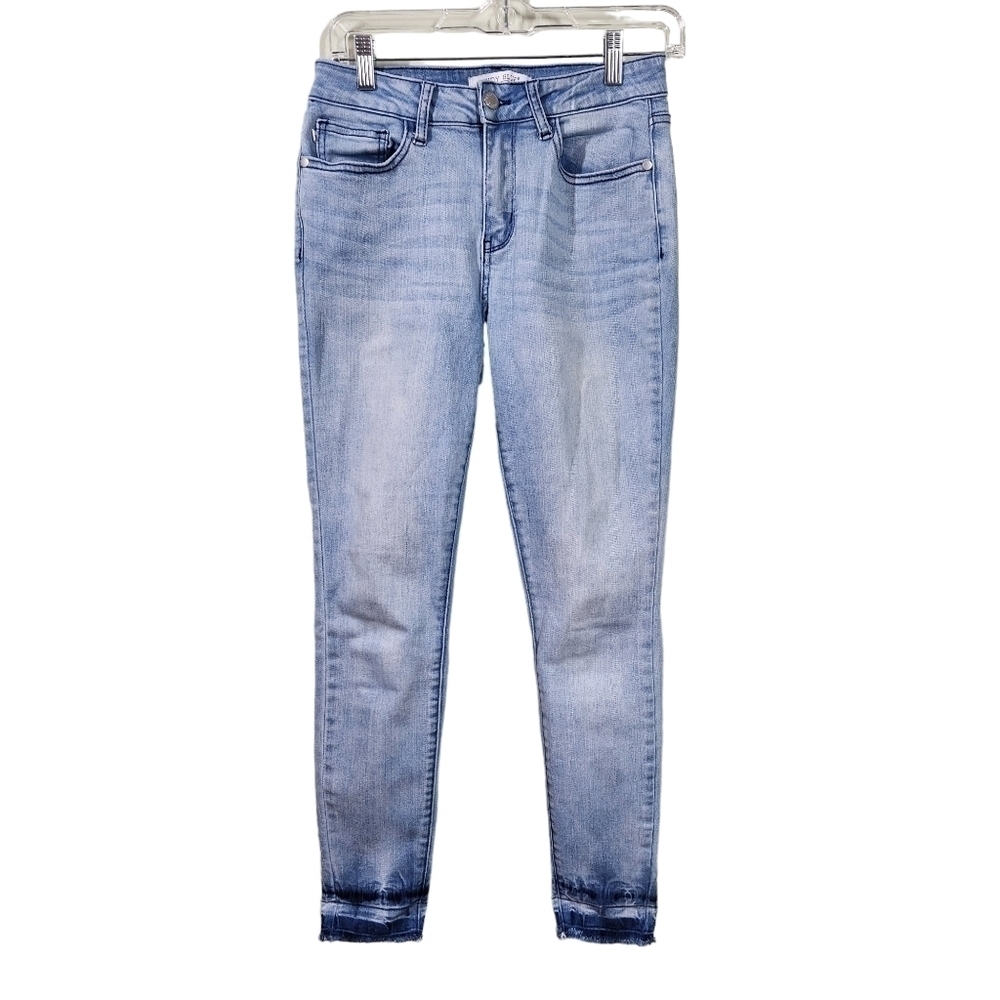 Judy Blue Jeans Lydia Released Hem Light Wash, sz 26"